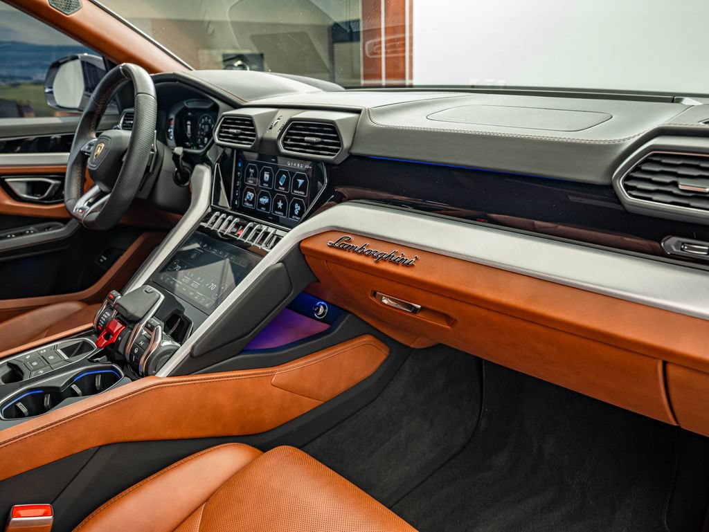 Used 2022 Lamborghini Urus AWD/4WD image 58