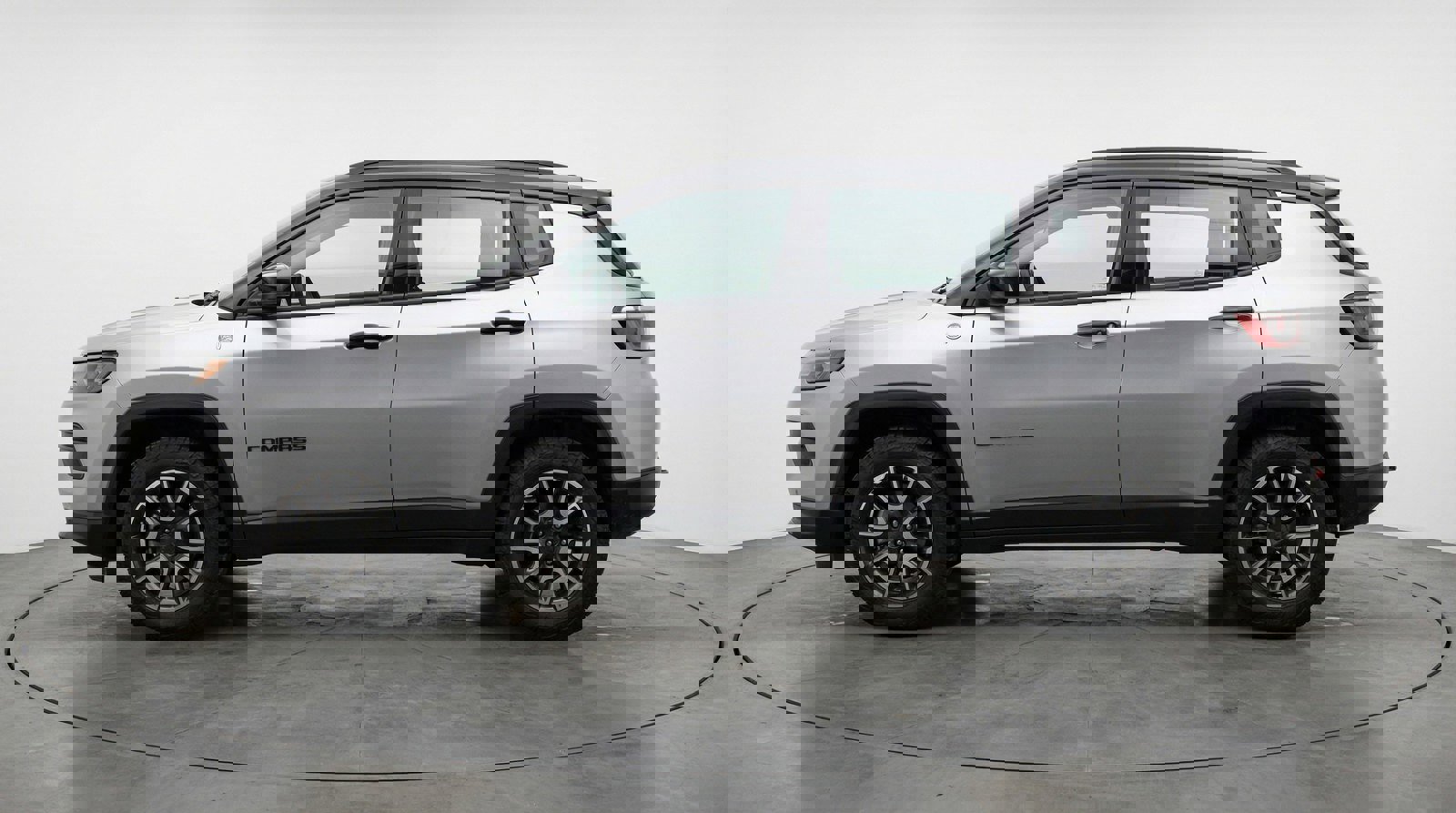 Used 2025 Jeep Compass Trailhawk image 4