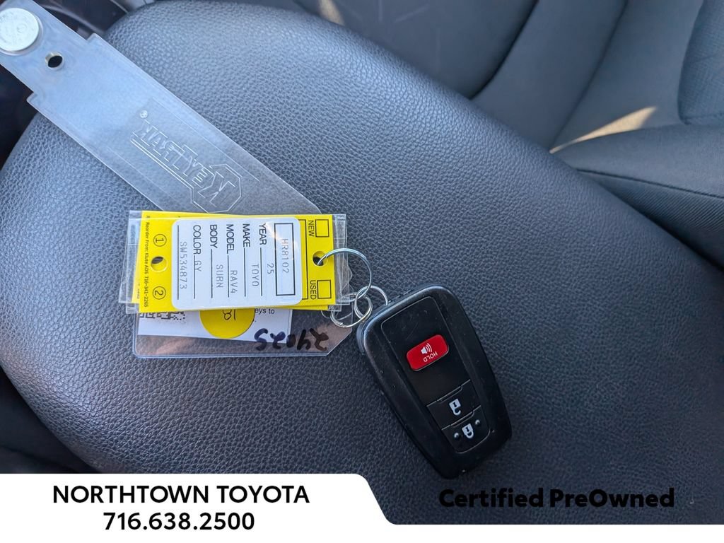 Used 2025 Toyota RAV4 XLE AWD/4WD image 23