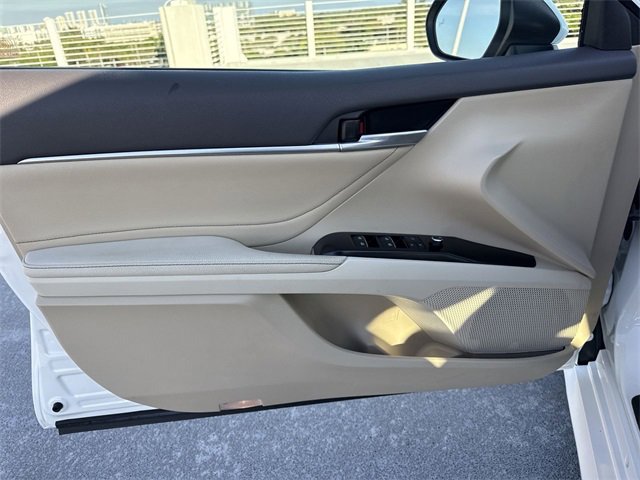 Used 2018 Toyota Camry XLE image 13