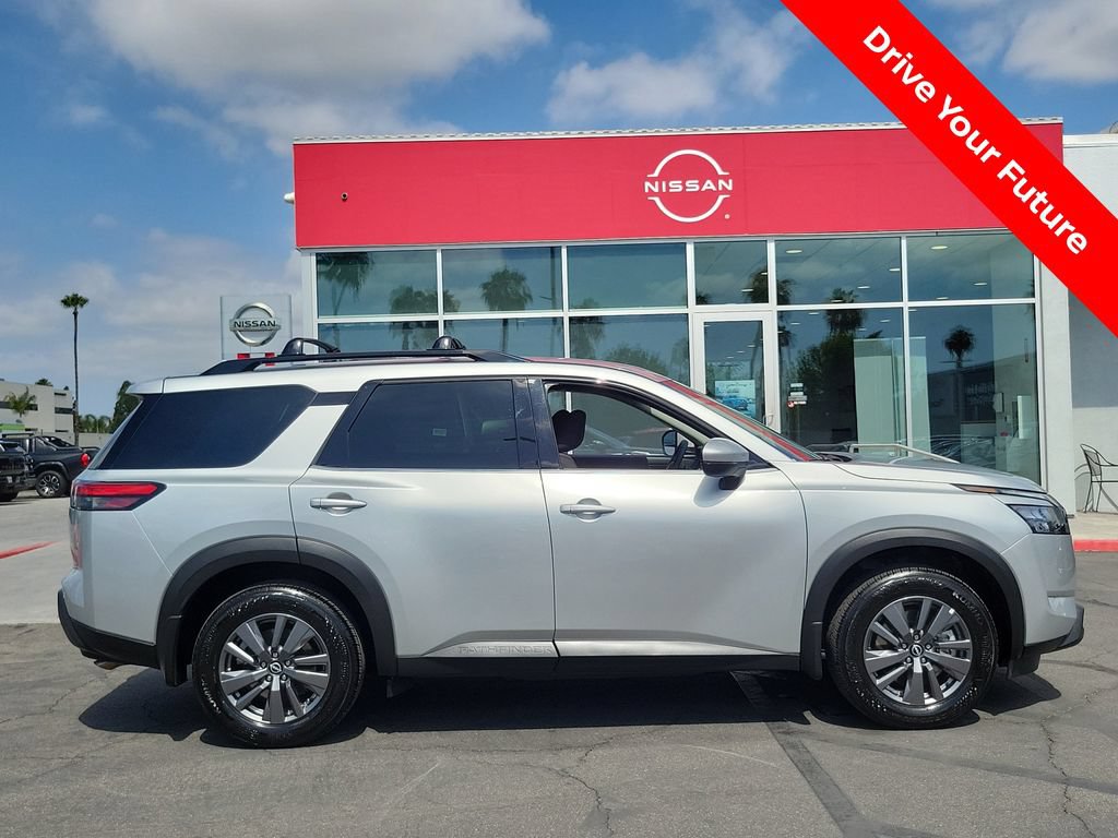 Certified 2025 Nissan Pathfinder SV FWD image 31