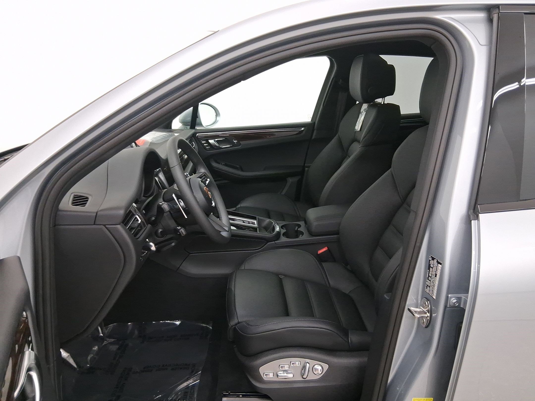 Used 2026 Porsche Macan image 5