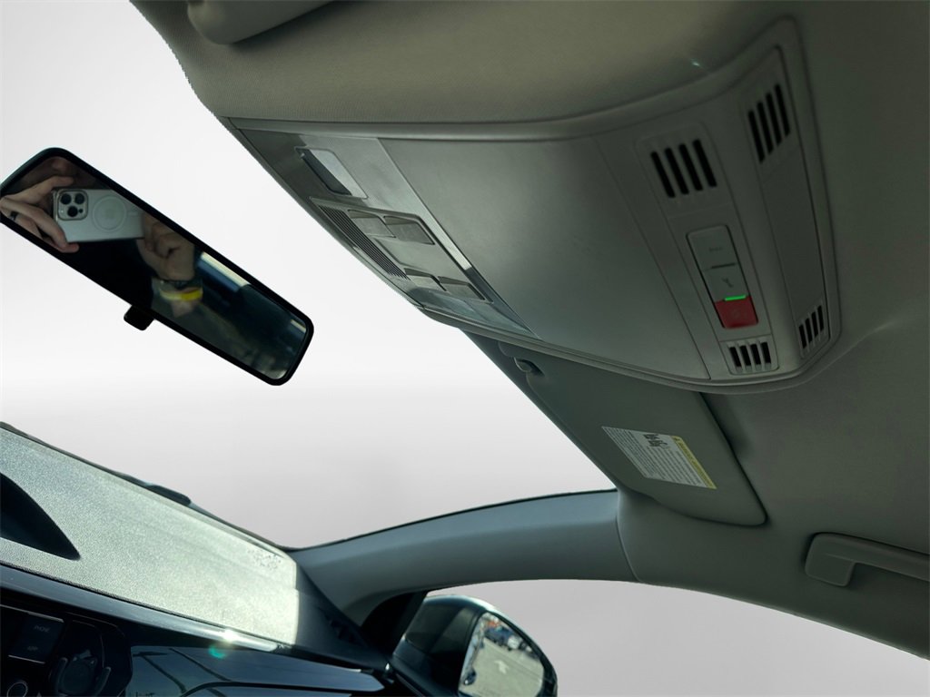 Used 2022 Volkswagen Taos S image 23