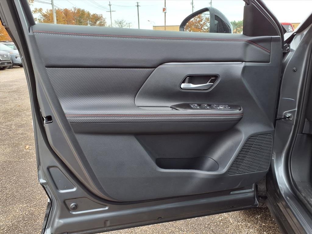 New 2026 Nissan Kicks SR w/ Cold Weather Package image 18