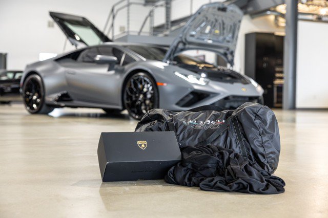 Used 2022 Lamborghini Huracan EVO RWD image 24