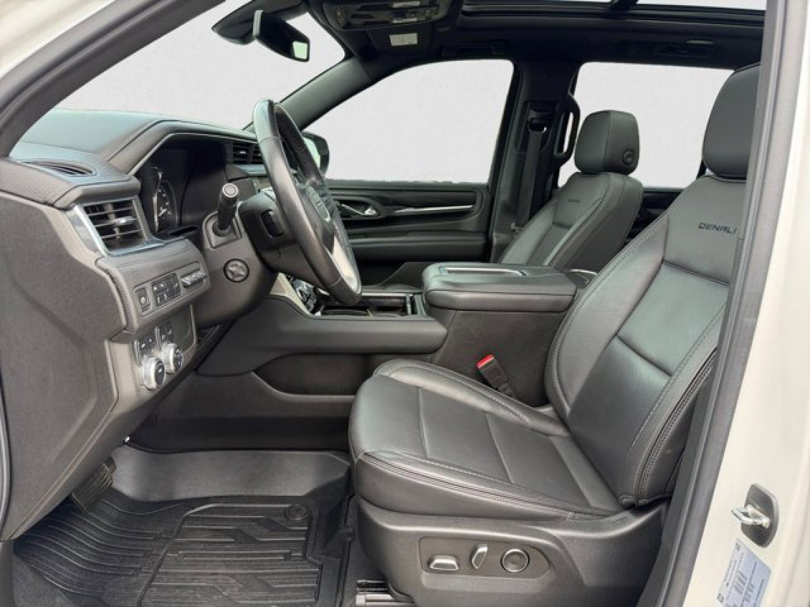 Used 2021 GMC Yukon Denali w/ LPO, Illumination Package AWD/4WD image 10