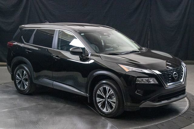 Used 2023 Nissan Rogue SV image 2