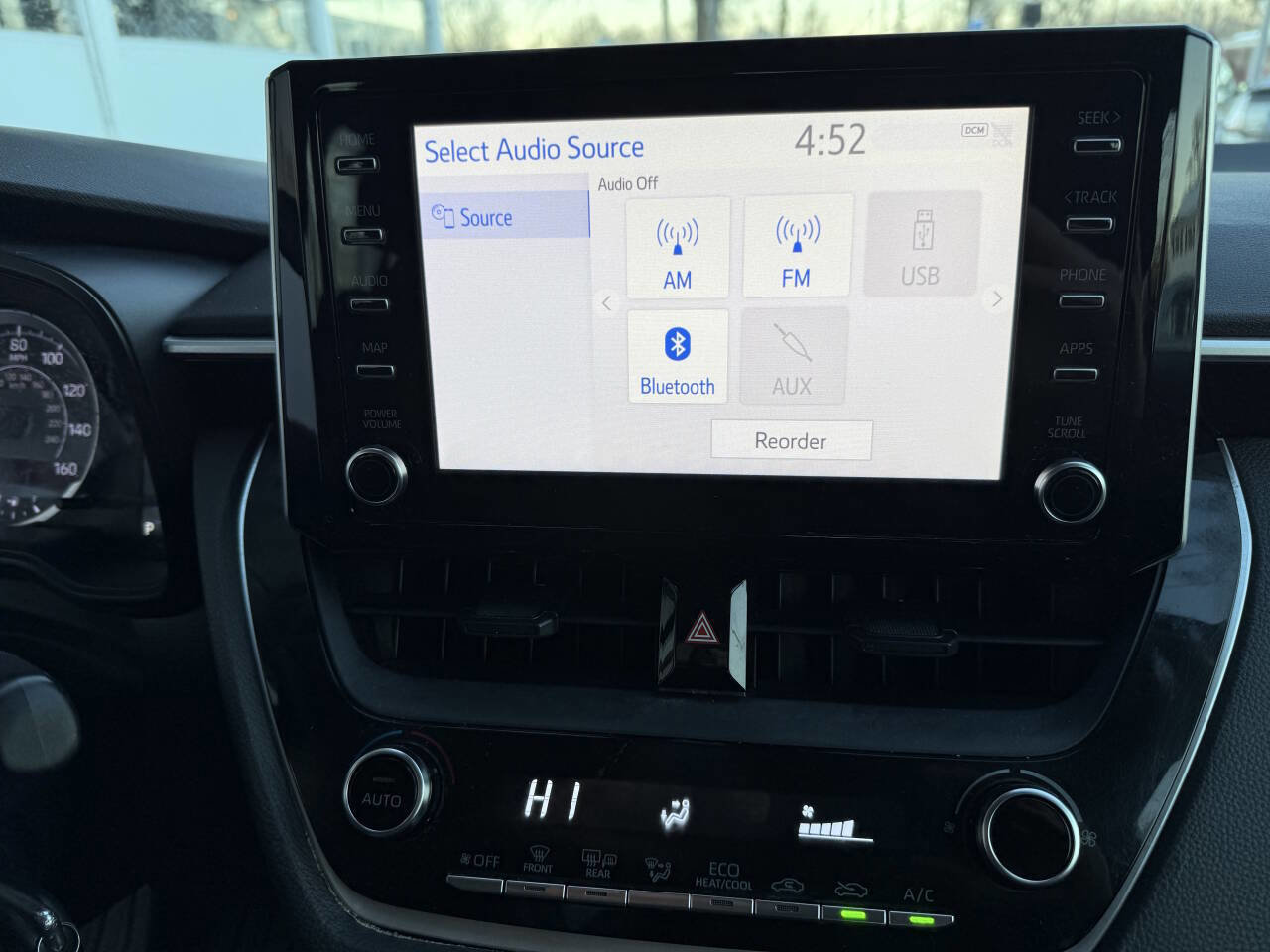 Used 2020 Toyota Corolla LE image 21