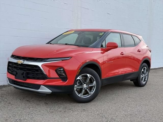 Used 2025 Chevrolet Blazer LT AWD/4WD image 1