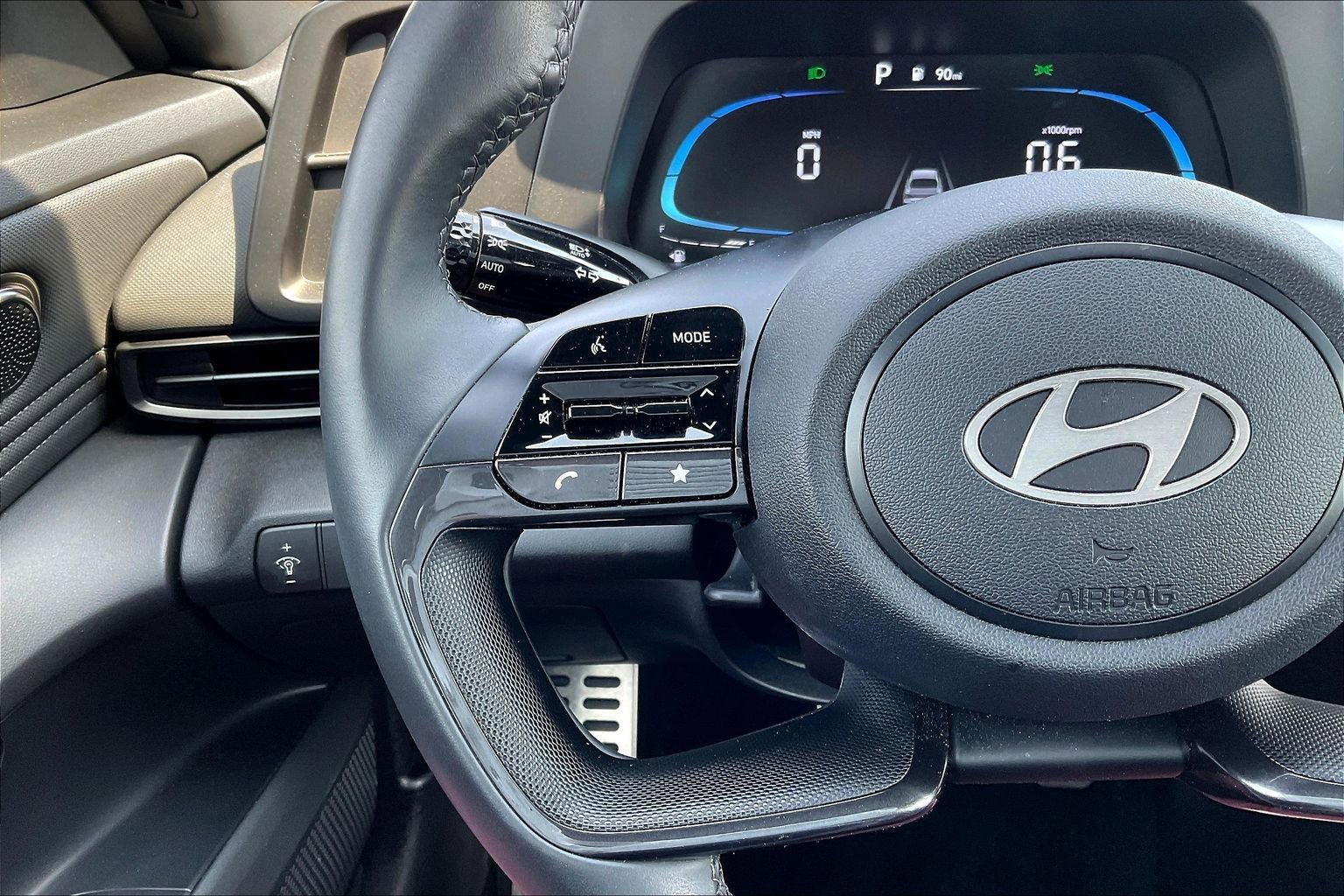 Used 2025 Hyundai Elantra Sport image 11