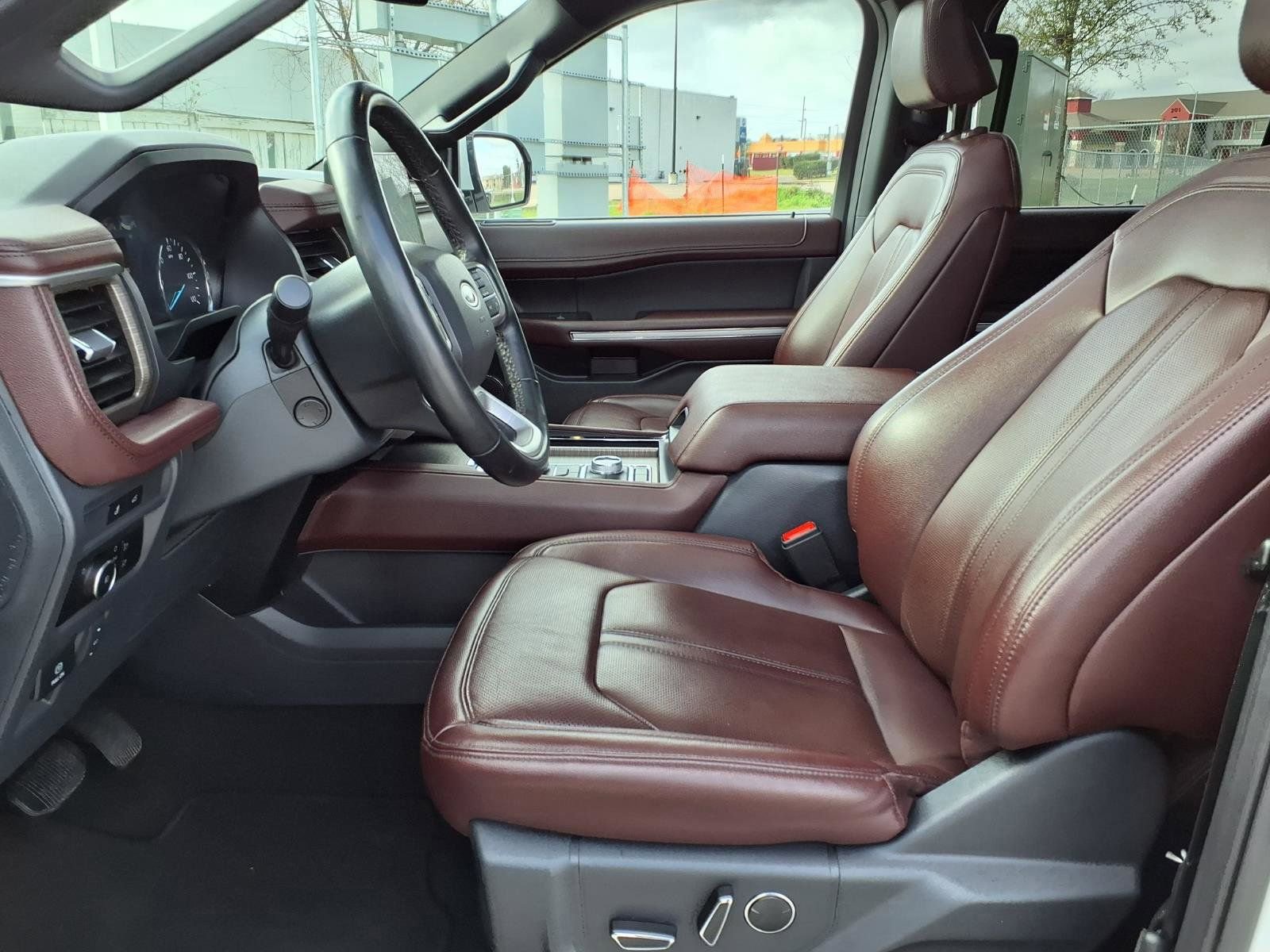 Used 2024 Ford Expedition Limited image 17