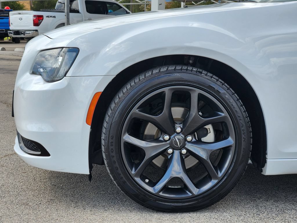 Used 2023 Chrysler 300 Touring w/ Sport Appearance Package RWD image 9