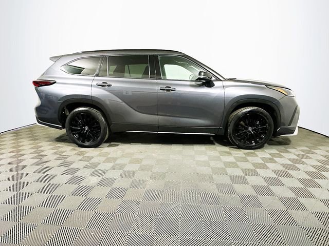 Certified 2025 Toyota Highlander XSE image 9