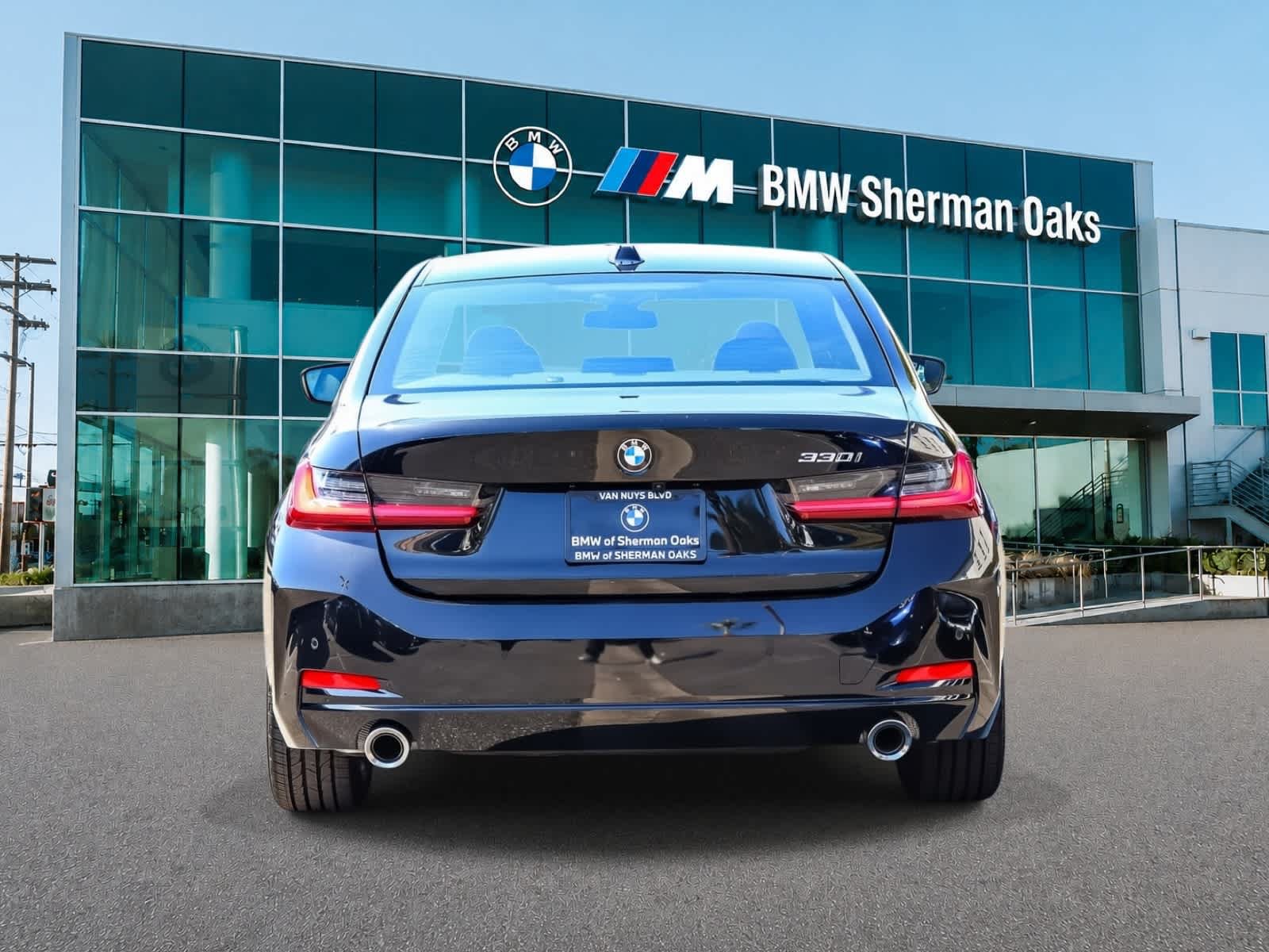 Used 2026 BMW 330i Sedan w/ Convenience Package RWD image 3