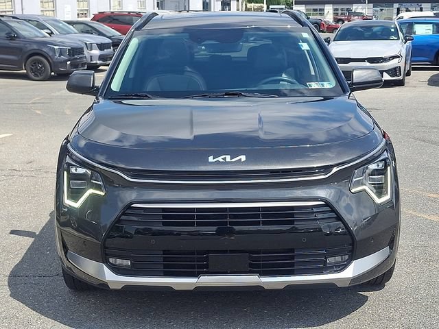 Used 2025 Kia Niro SX Touring FWD image 2