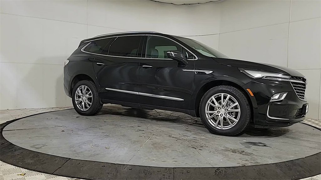 Used 2022 Buick Enclave Premium w/ Surround and Sites Package image 9