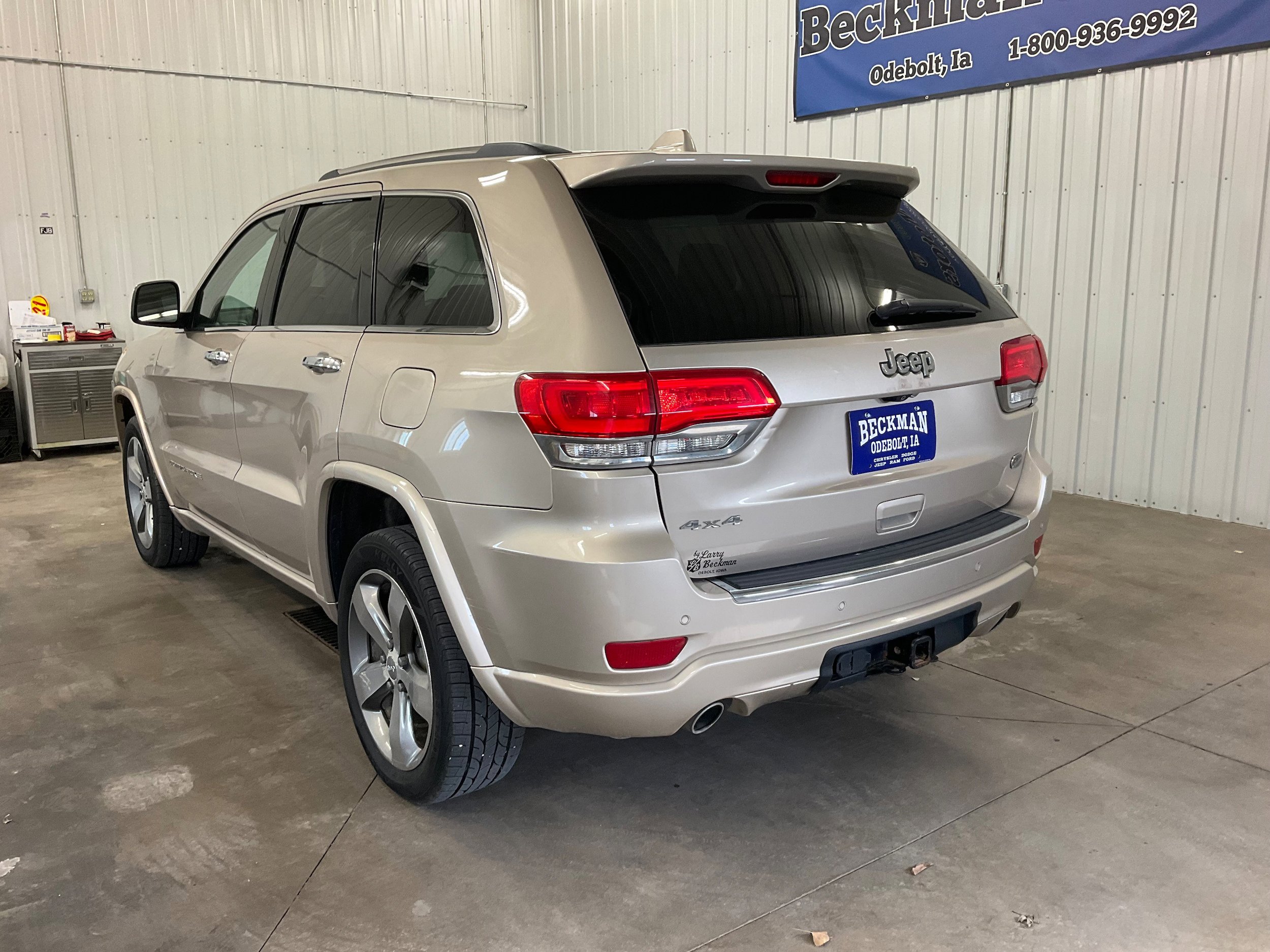 Used 2014 Jeep Grand Cherokee Overland w/ Advanced Technology Group AWD/4WD image 3