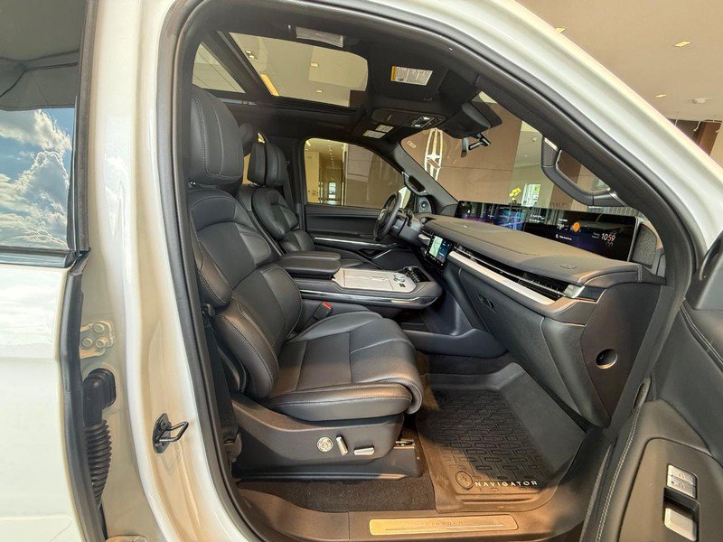 New 2025 Lincoln Navigator L Reserve w/ Jet Appearance Package AWD/4WD image 5