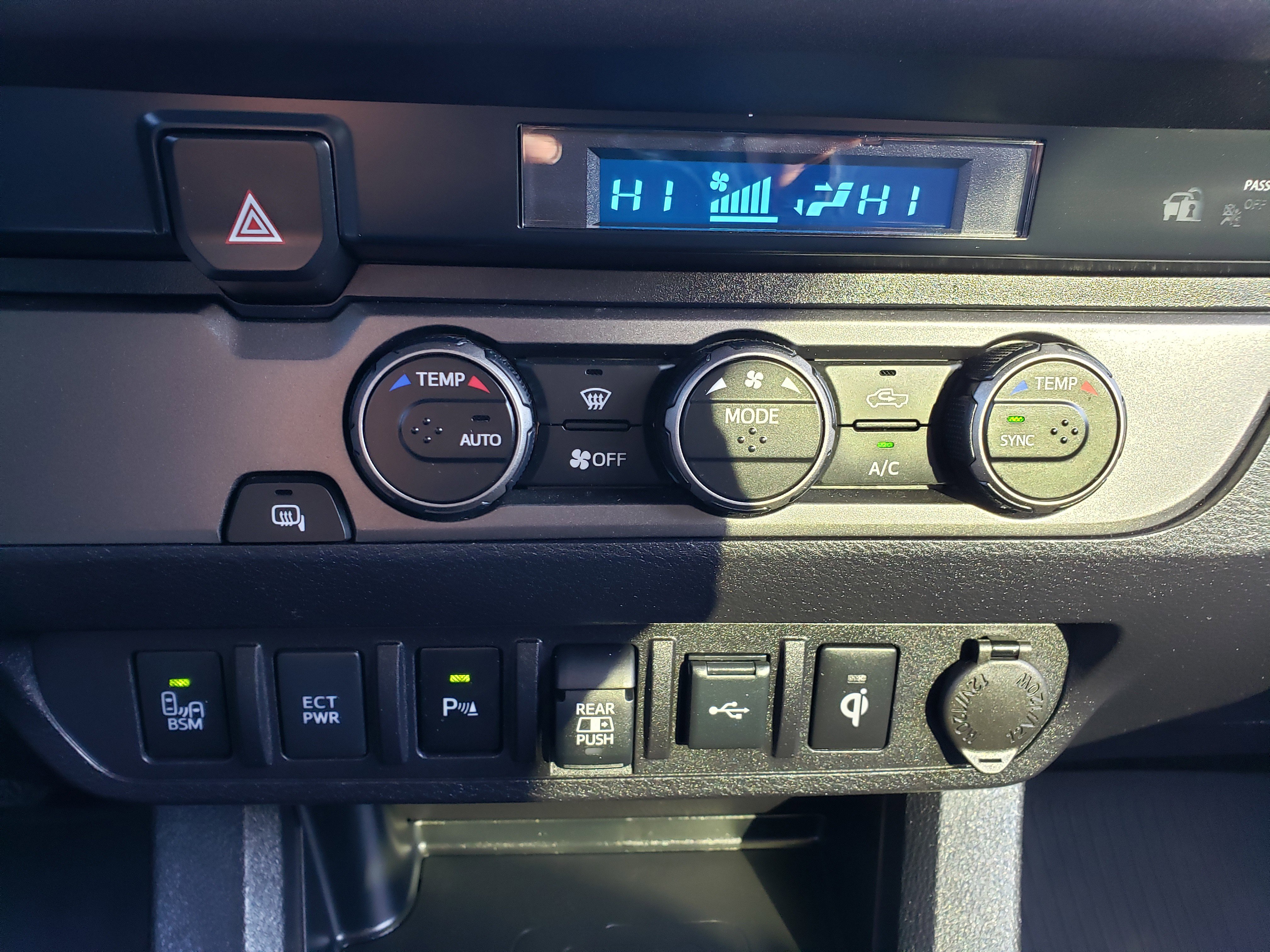 Used 2022 Toyota Tacoma TRD Off-Road w/ Technology Package image 24