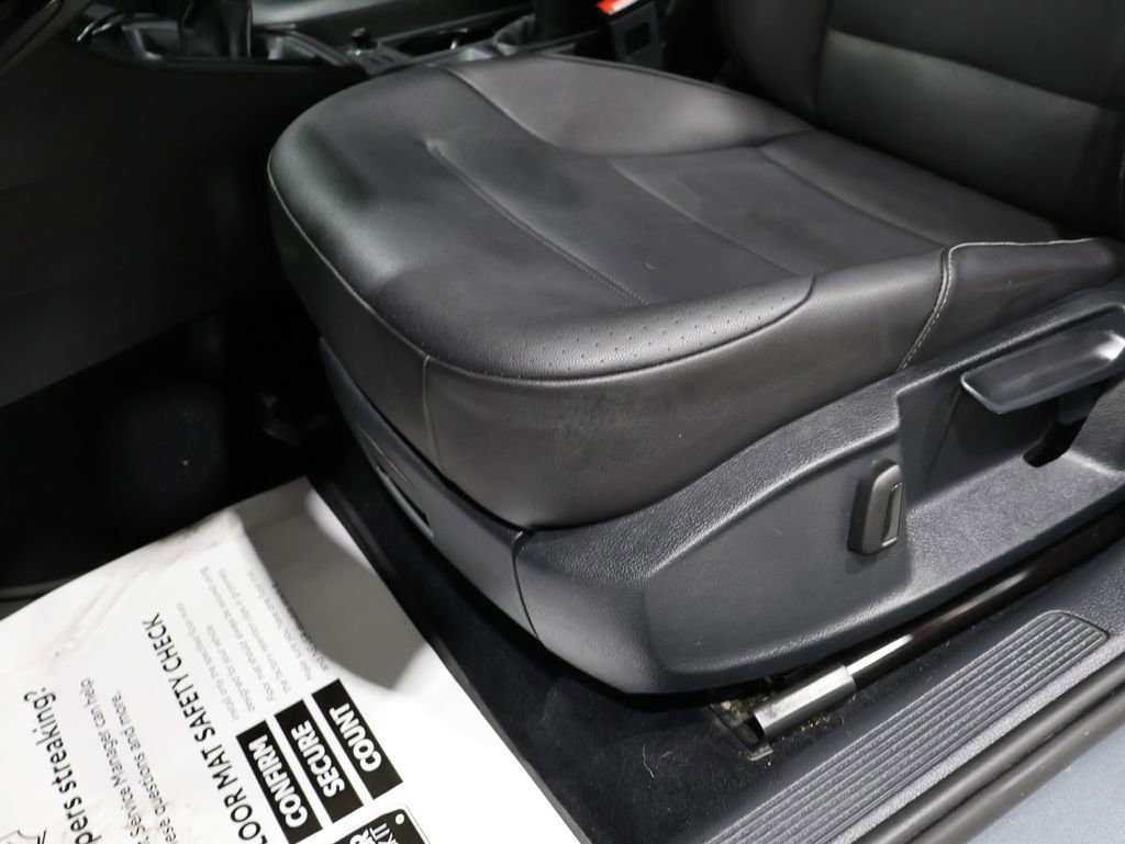 Used 2015 Volkswagen Golf S image 11