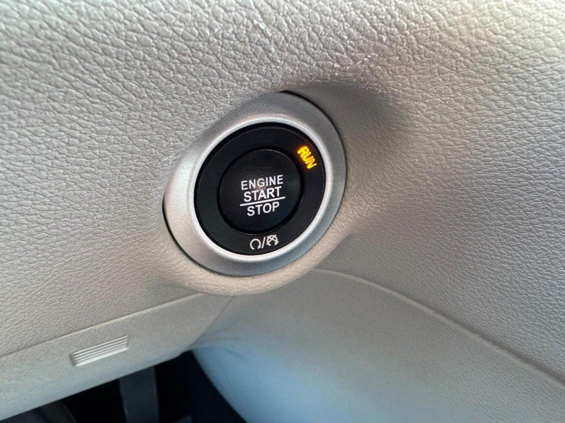 Used 2024 Chrysler Pacifica Touring-L FWD image 22