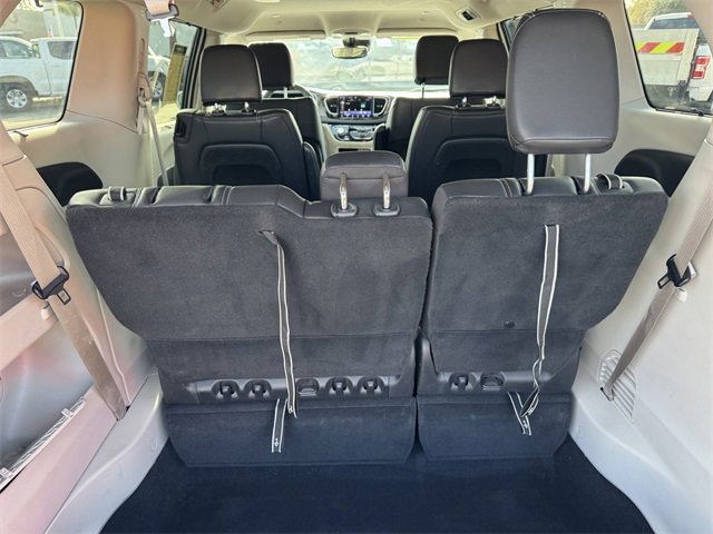 Used 2022 Chrysler Pacifica Touring-L image 8
