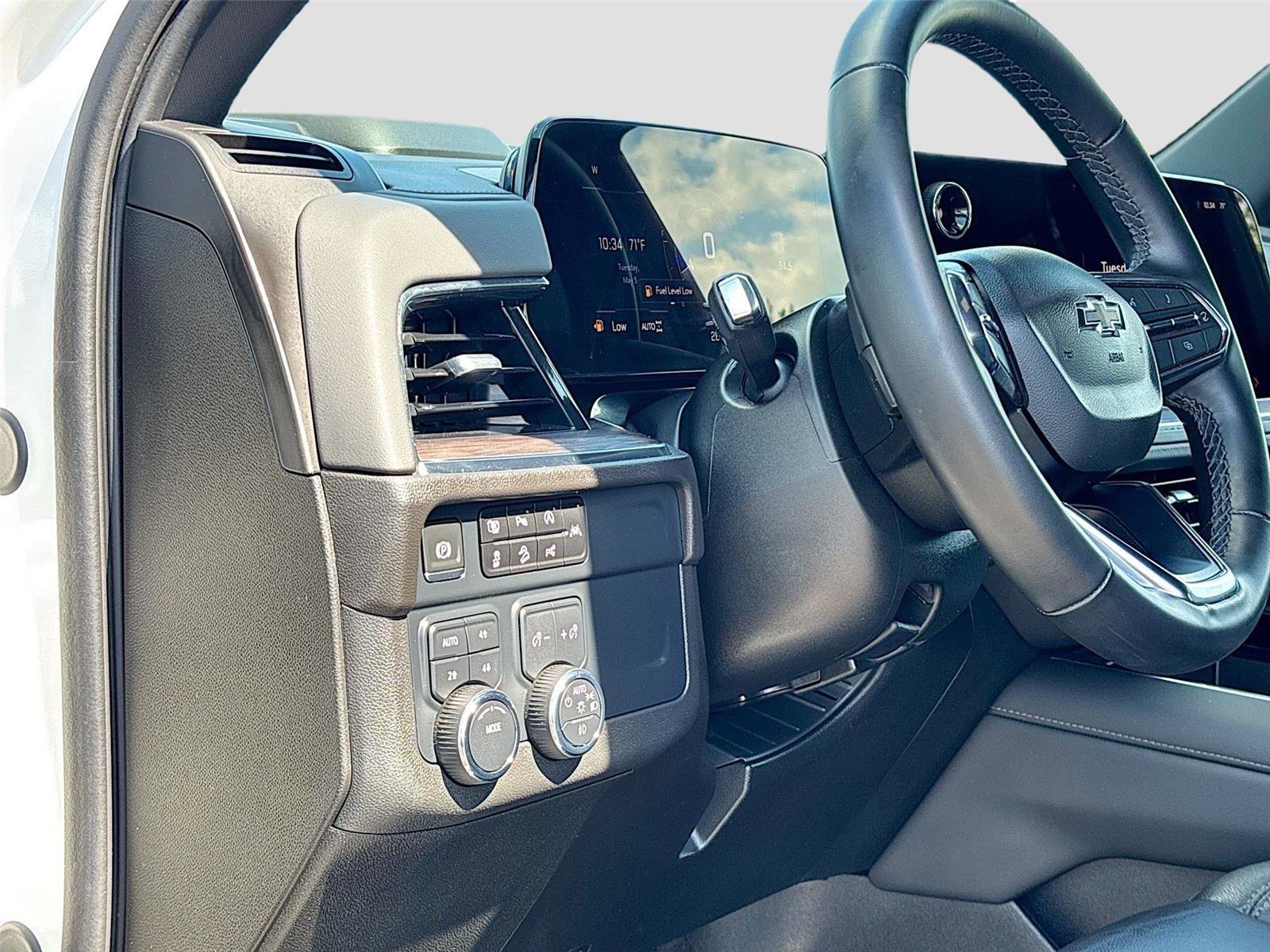 Used 2025 Chevrolet Suburban Z71 AWD/4WD image 10