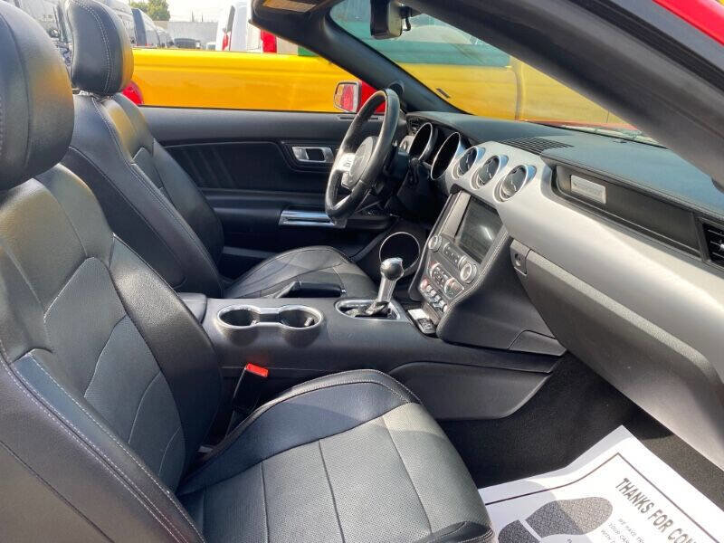 Used 2019 Ford Mustang Premium RWD image 8