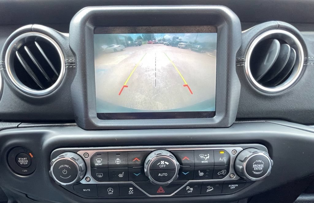 Used 2019 Jeep Wrangler Unlimited Sahara AWD/4WD image 26