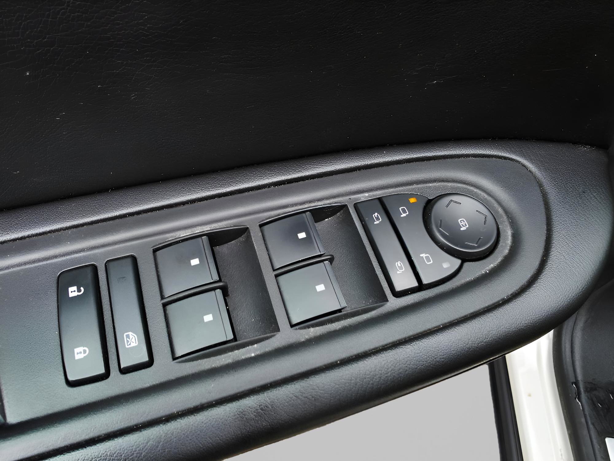 Used 2015 Chevrolet Traverse LTZ image 27