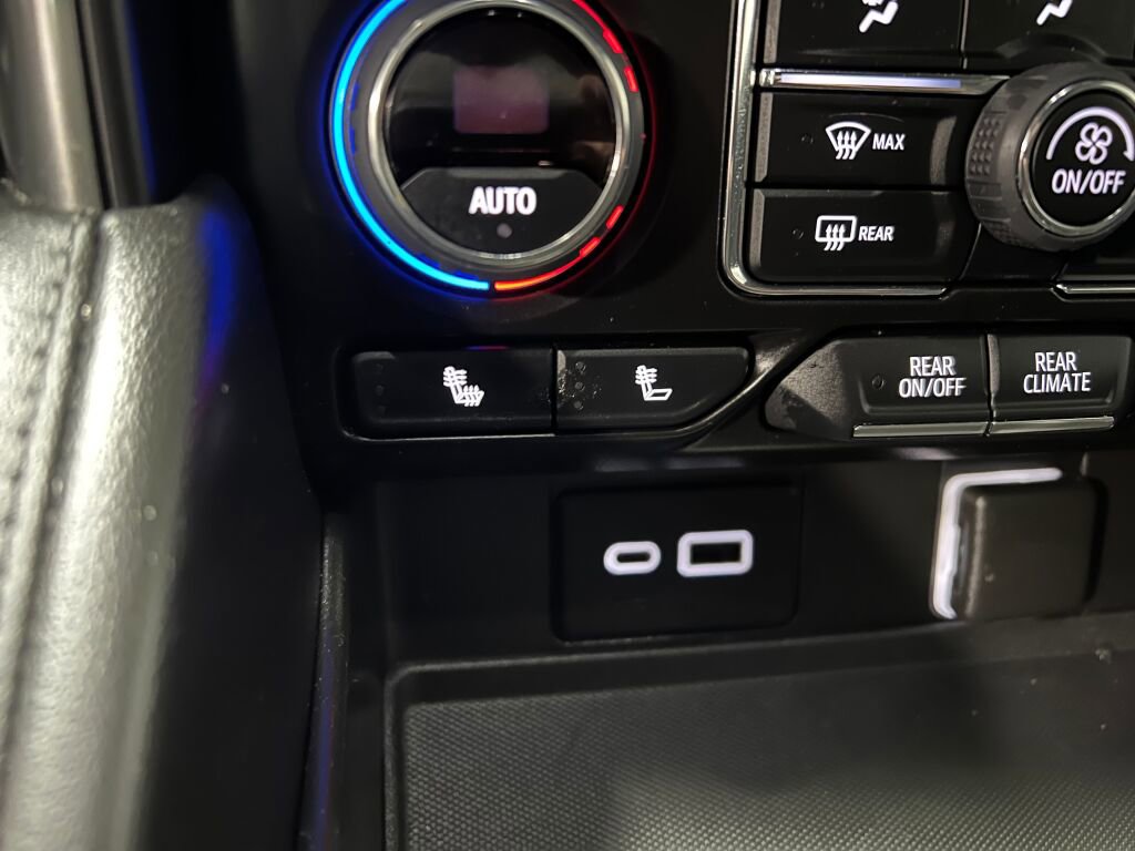 Used 2022 Chevrolet Tahoe LT w/ Luxury Package image 14