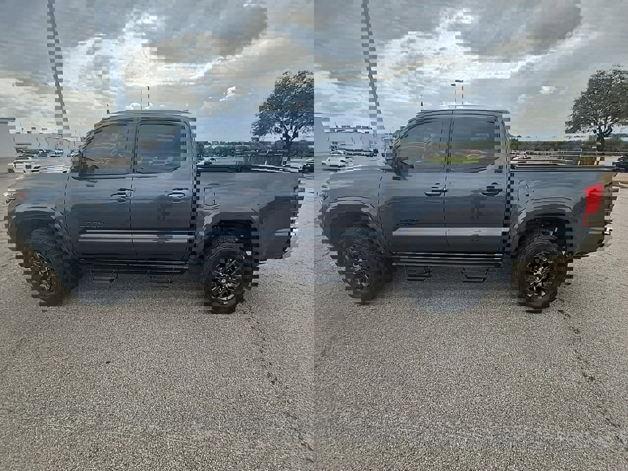 Used 2022 Toyota Tacoma SR5 image 4