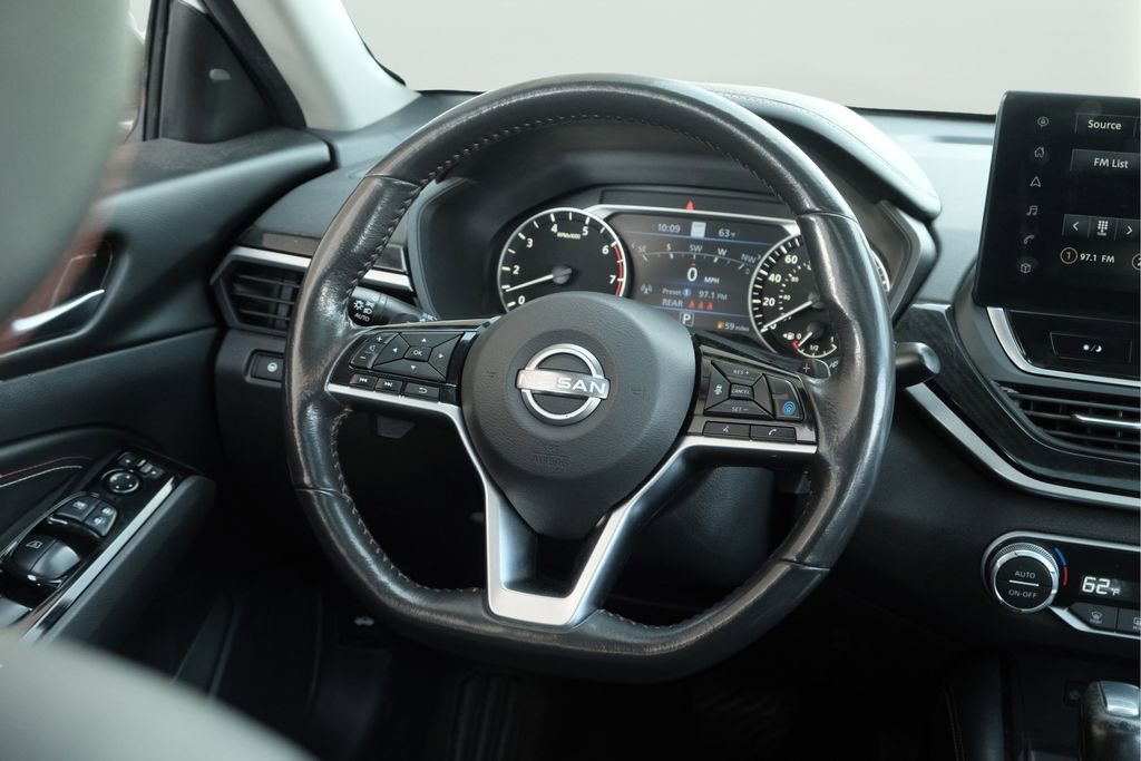 Used 2023 Nissan Altima 2.0 SR FWD image 11
