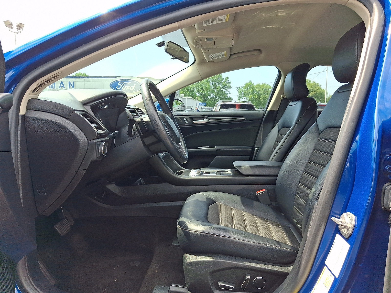 Used 2018 Ford Fusion SE w/ Equipment Group 201A FWD image 14