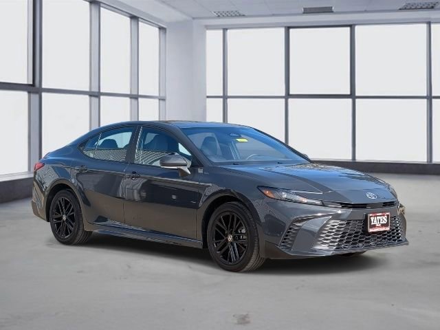 Used 2025 Toyota Camry SE image 3