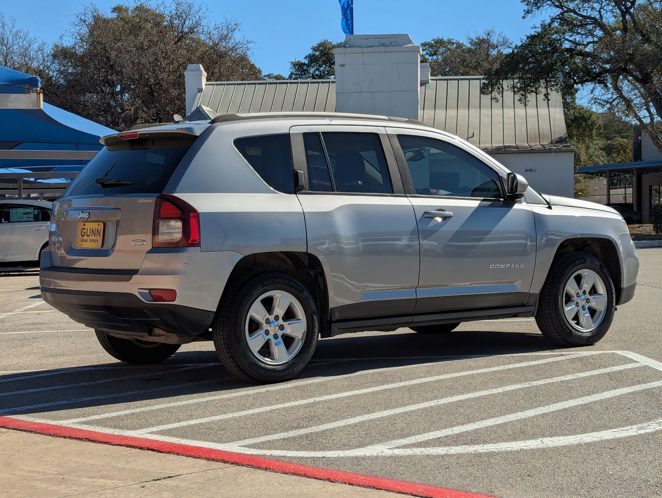 Used 2016 Jeep Compass Latitude image 4