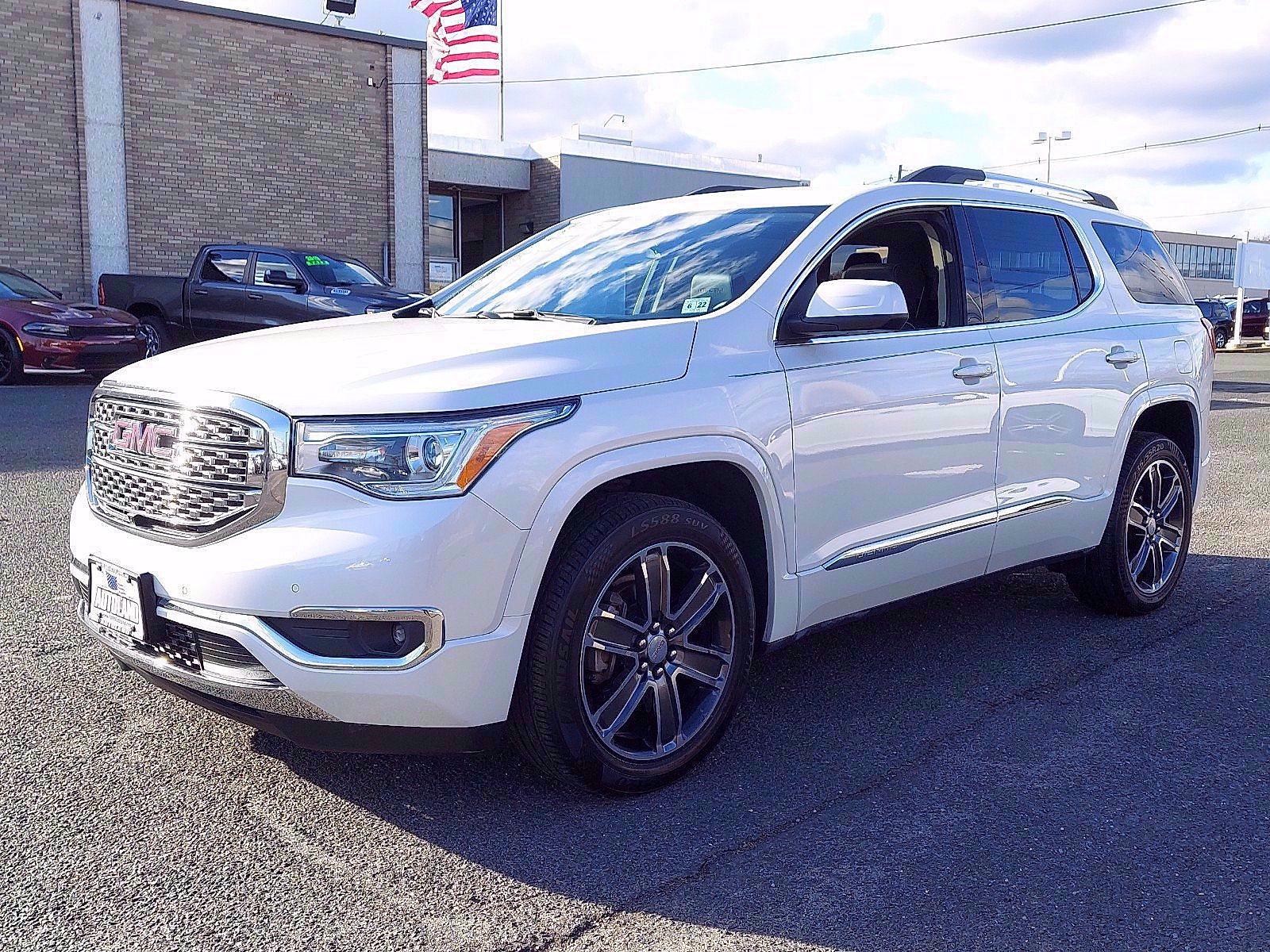 Used 2017 GMC Acadia Denali w/ Technology Package AWD/4WD image 3