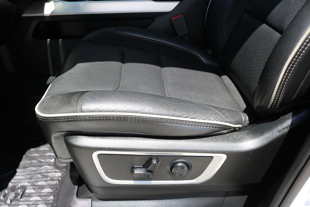Used 2019 RAM 1500 Laramie AWD/4WD image 17