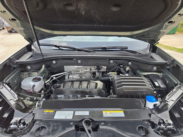Used 2025 Volkswagen Atlas Cross Sport SEL image 32