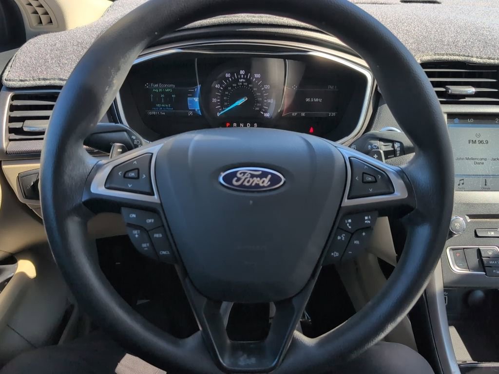 Used 2017 Ford Fusion SE w/ Fusion SE Technology Package image 15