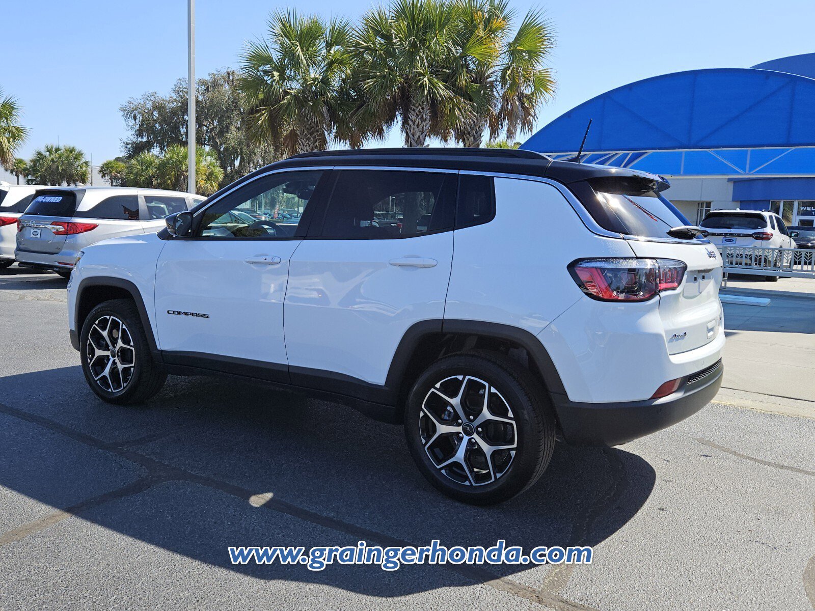 Used 2025 Jeep Compass Limited image 3