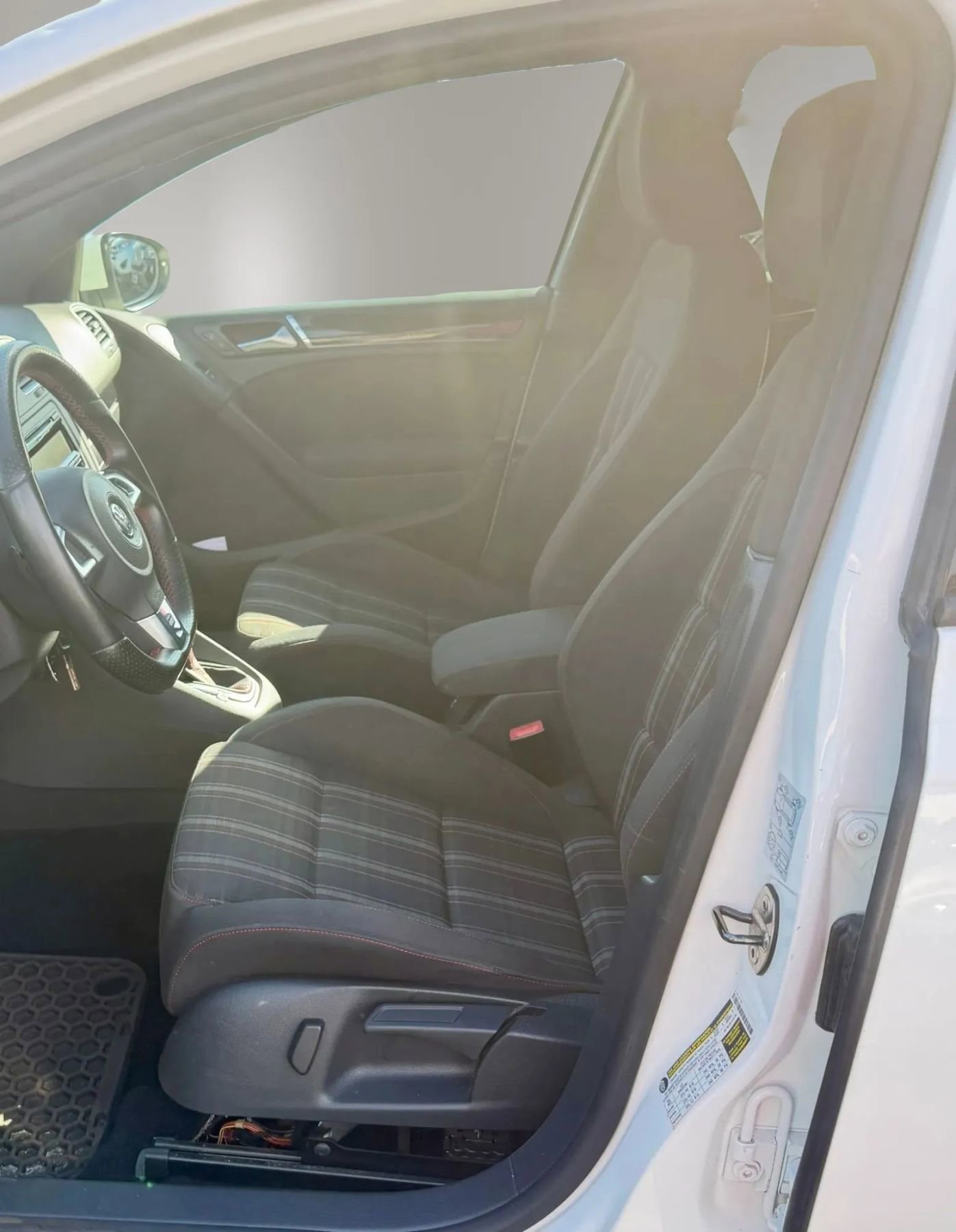 Used 2011 Volkswagen Golf 4-Door image 11