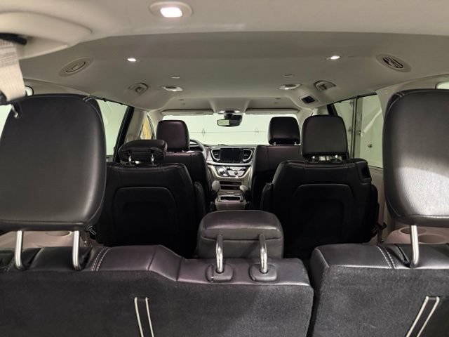 Used 2022 Chrysler Pacifica Touring-L FWD image 10