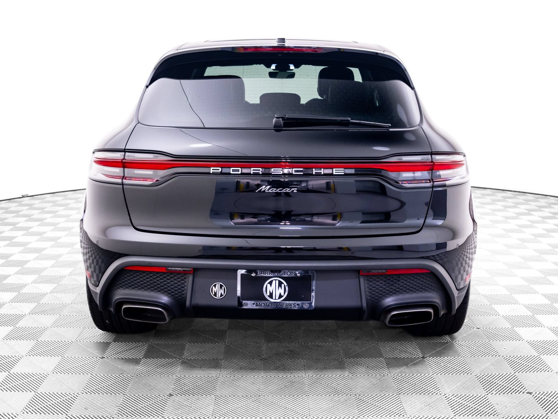 Certified 2025 Porsche Macan AWD/4WD image 10