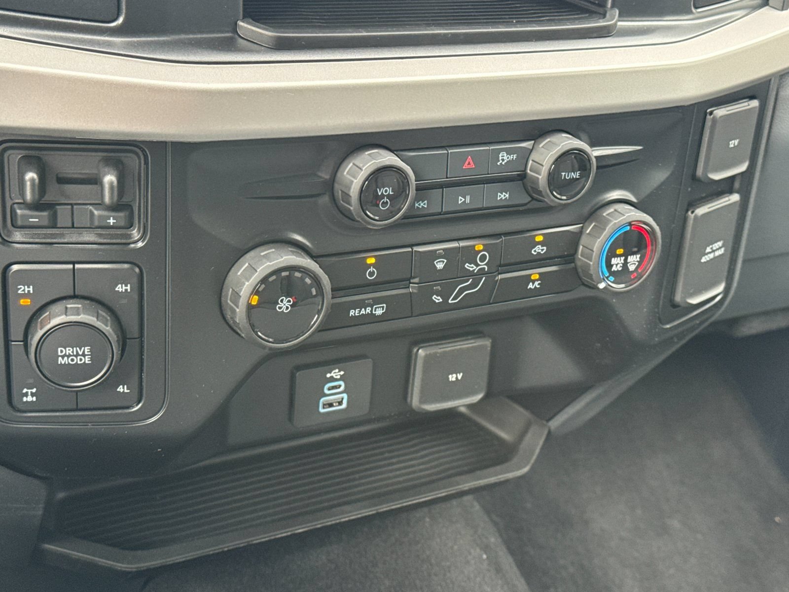 New 2026 Ford F250 XL w/ STX Appearance Package AWD/4WD image 21