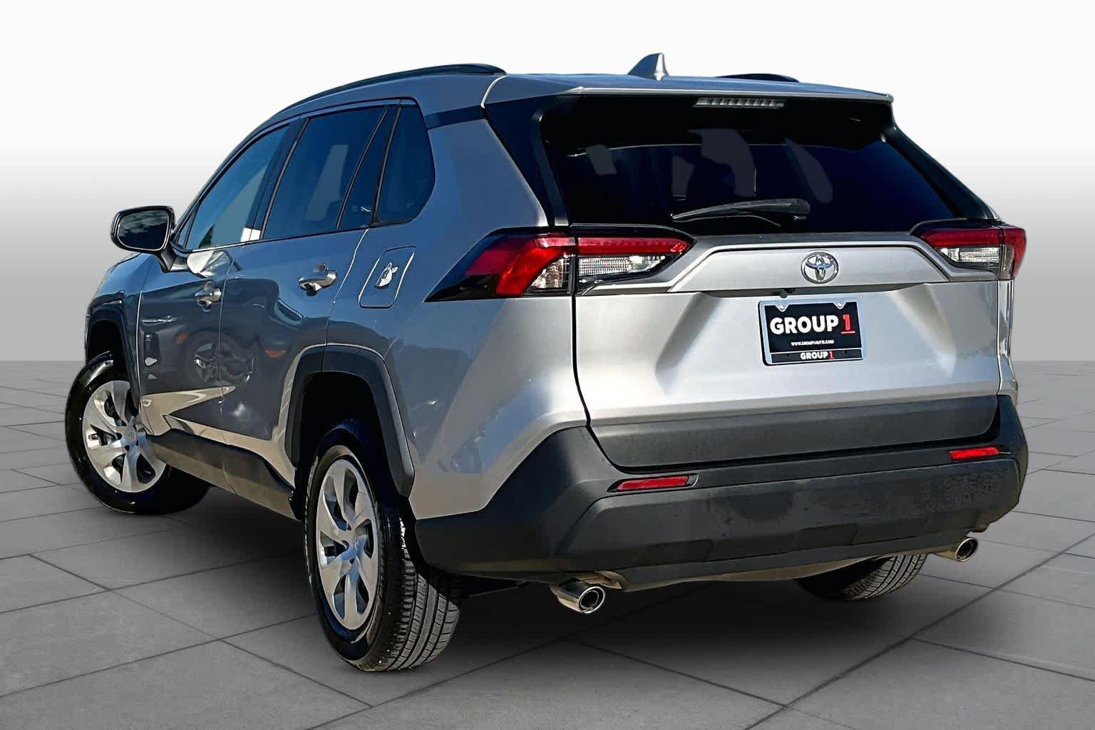 Used 2019 Toyota RAV4 LE FWD image 10