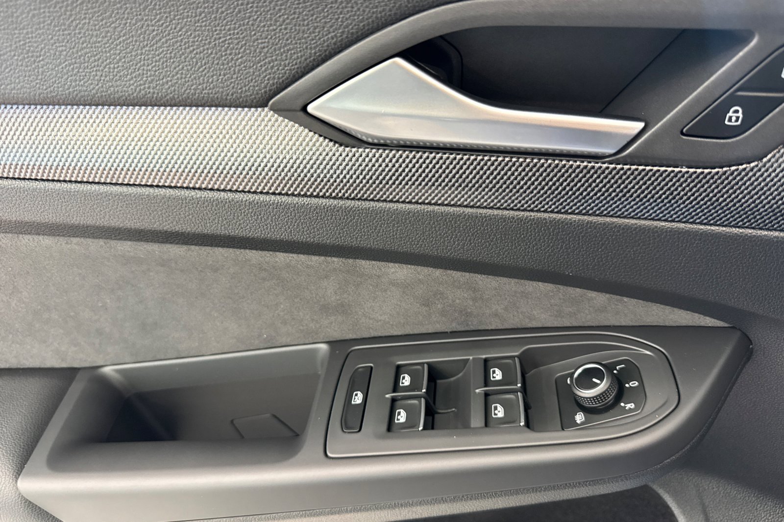 New 2025 Volkswagen GTI SE image 8