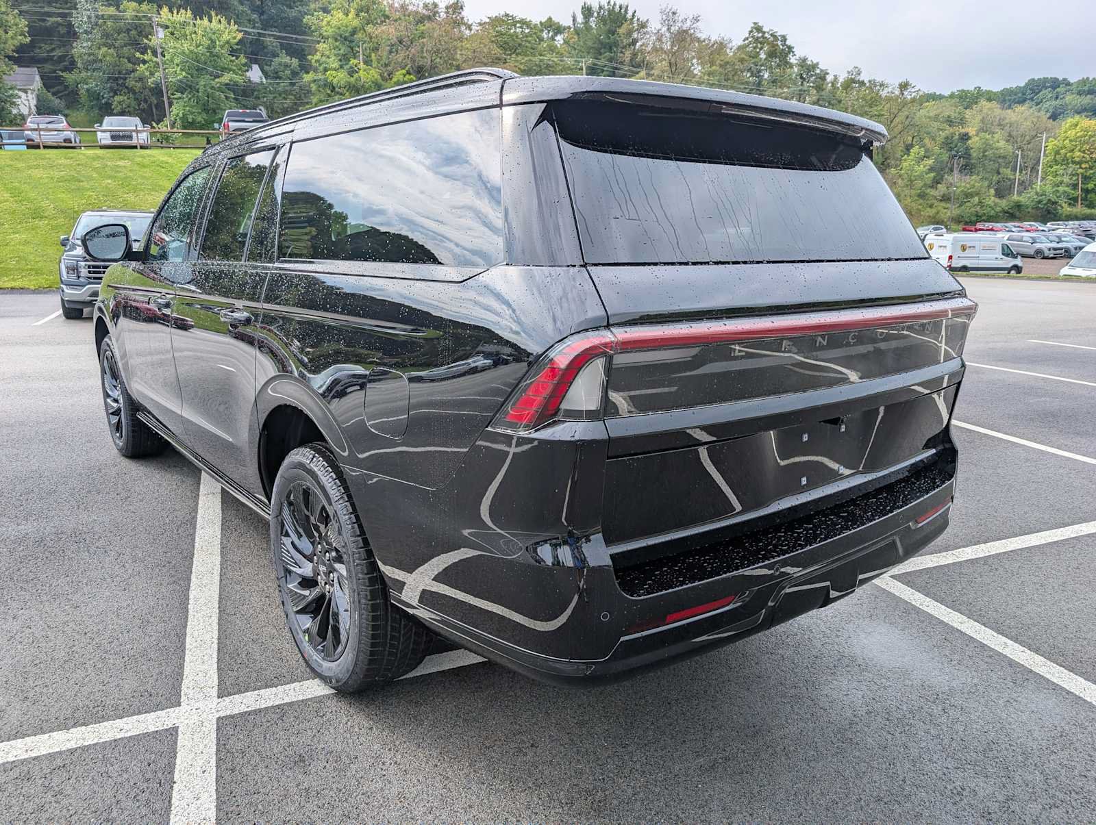 New 2027 Lincoln Navigator L Reserve w/ Jet Appearance Package AWD/4WD image 9