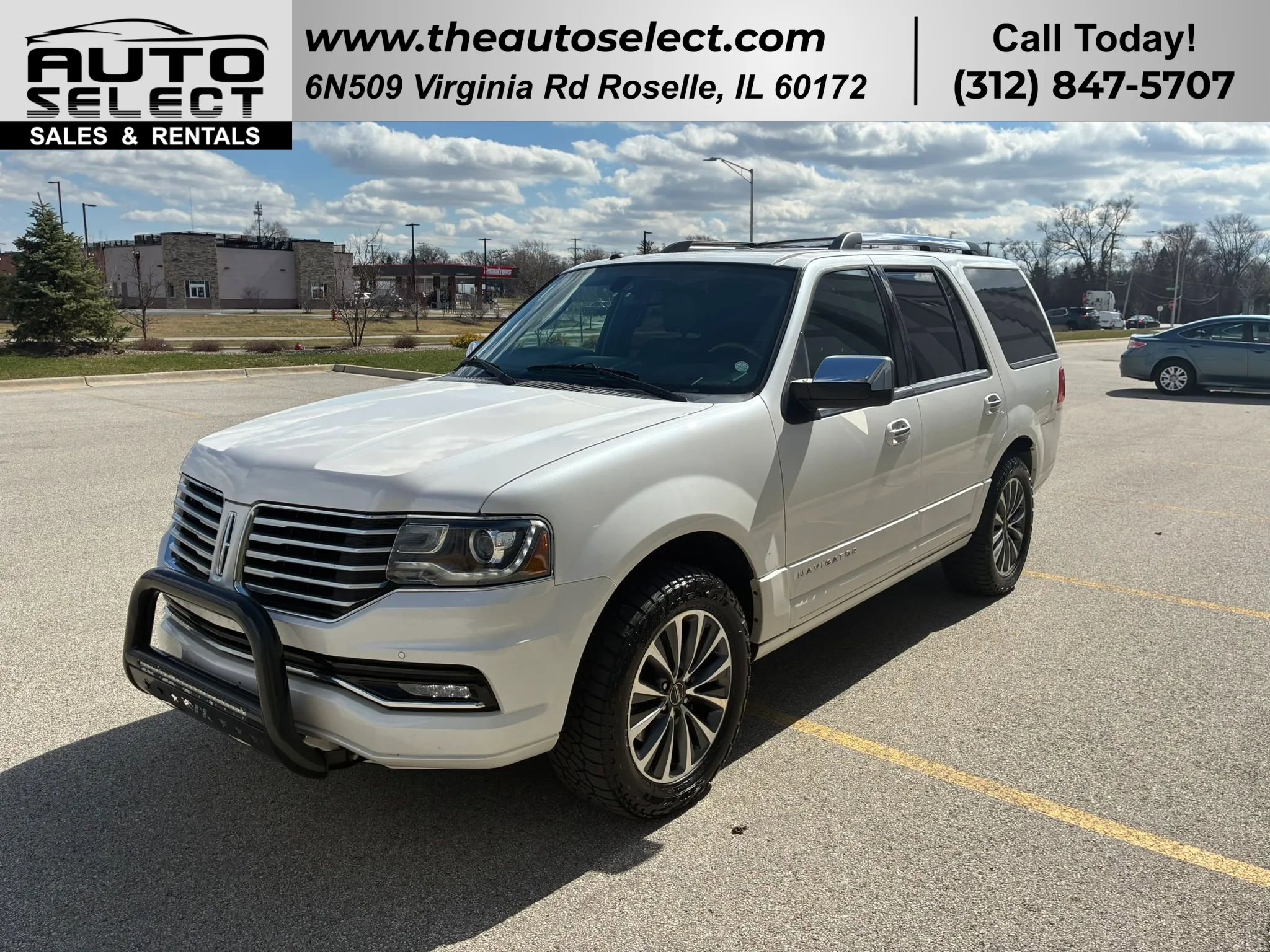 Used 2016 Lincoln Navigator Select image 1