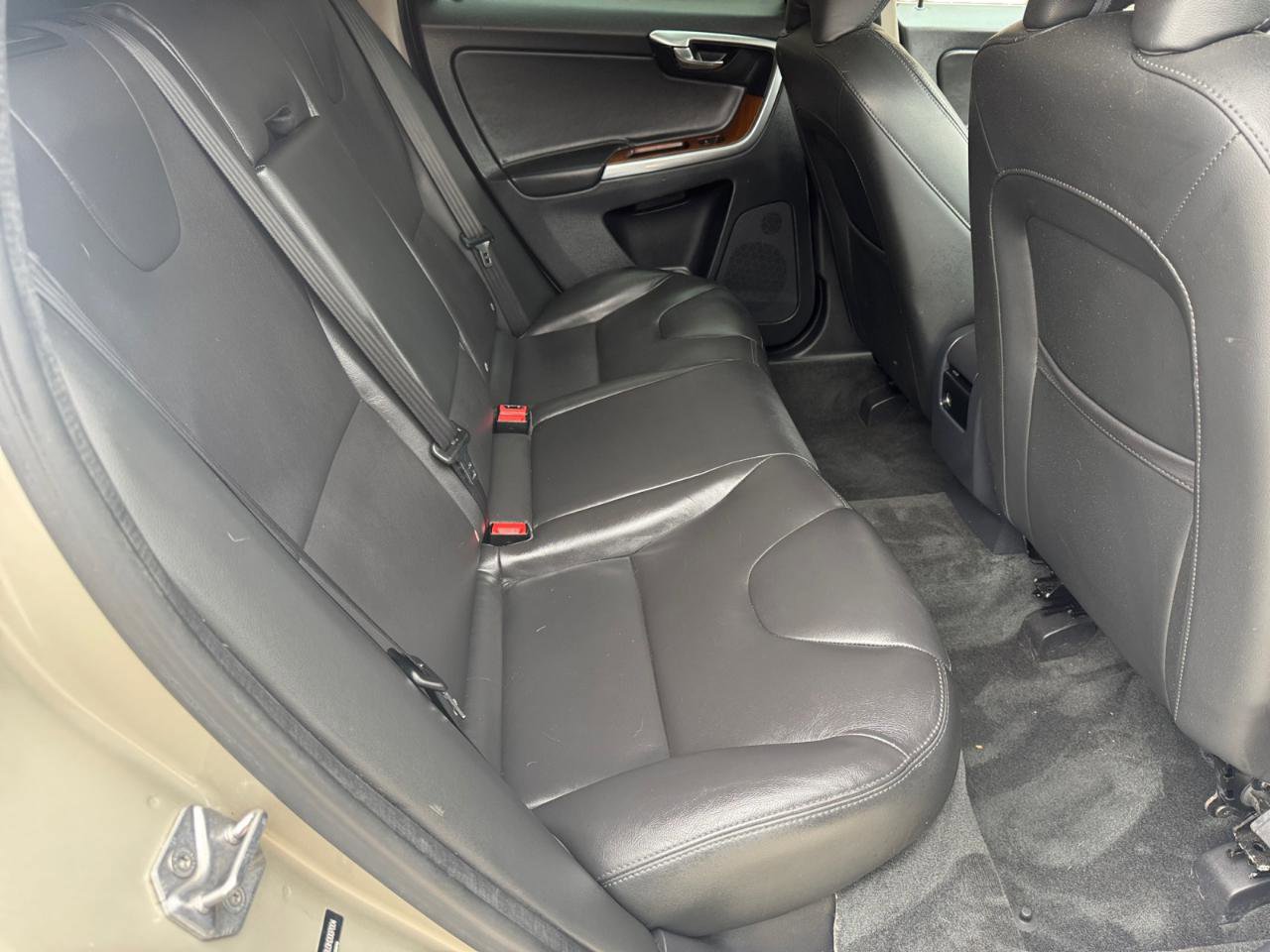 Used 2017 Volvo XC60 T5 Inscription image 13